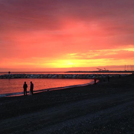 Affittacamere a due passi dal mare Marina di Cecina Esterno foto